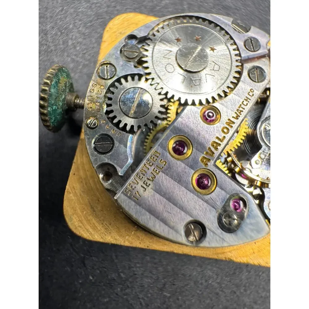 Vintage AVALON De Luxe Watch 17Jewels Movement Dial Swiss Made Switzerland